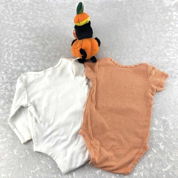 Newborn Onesies “Daddy’s Little Pumpkin” & “Mommy’s Little Genius” Plus NWT Toy - Picture 2 of 16